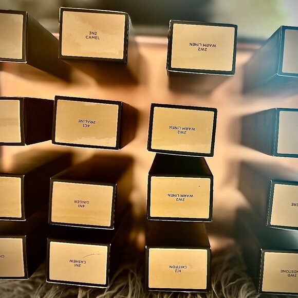 LAURA MERCIER REAL FLAWLESS WEIGHTLESS PERFECTING FOUNDATION - Assorted COLORS! - Picture 4 of 11